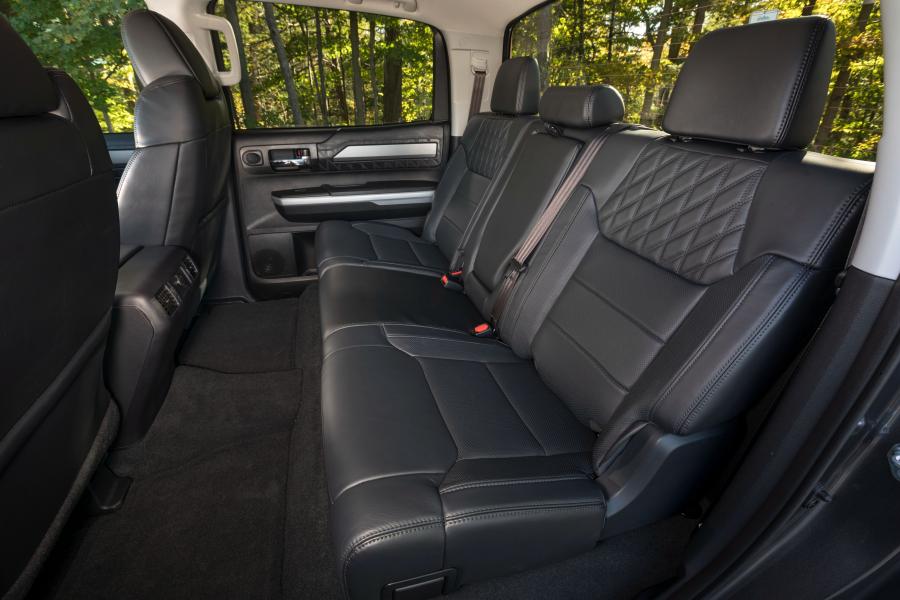 Интерьер Toyota Tundra Platinum CrewMax 2017 года  (фото 17 из 18)